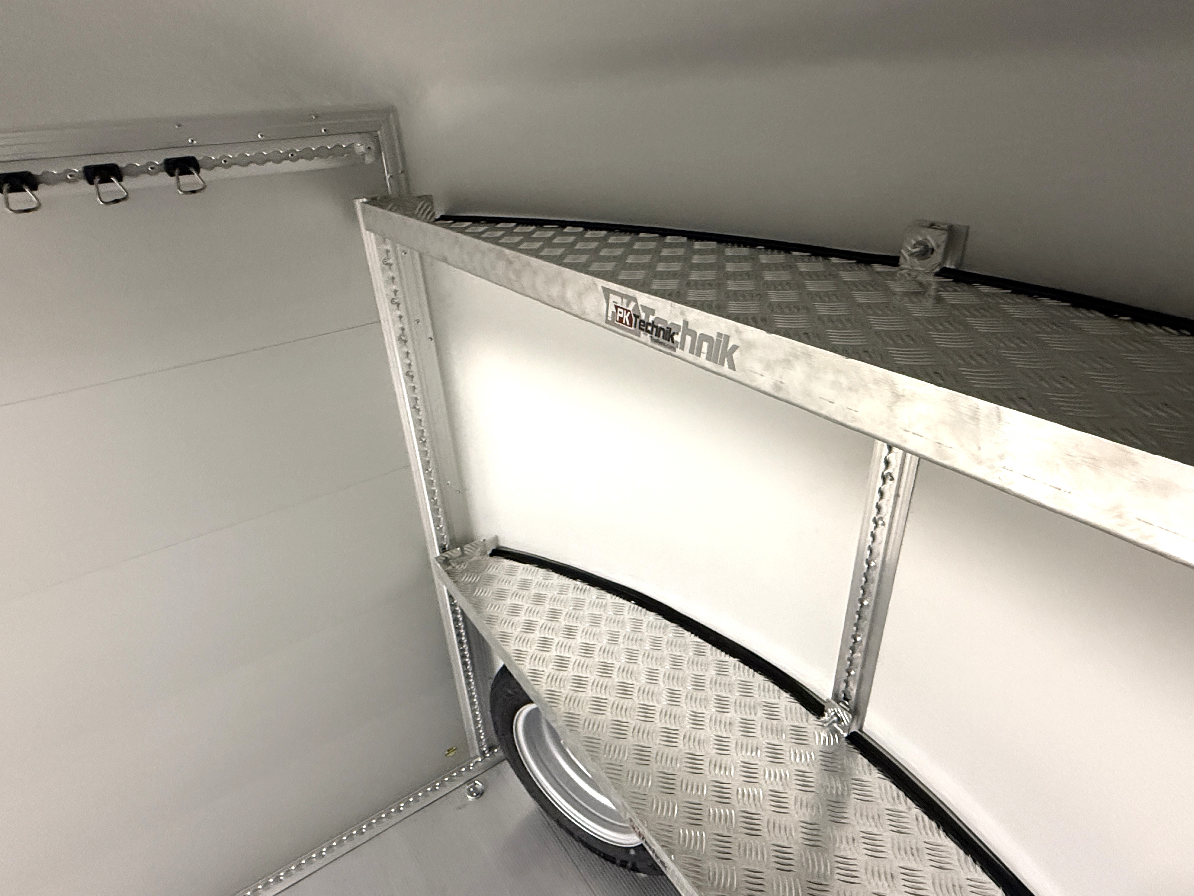 ALU regal Debon C400_12